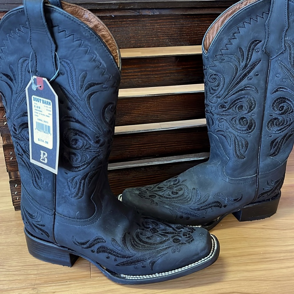 Black size 8 Circle G boots